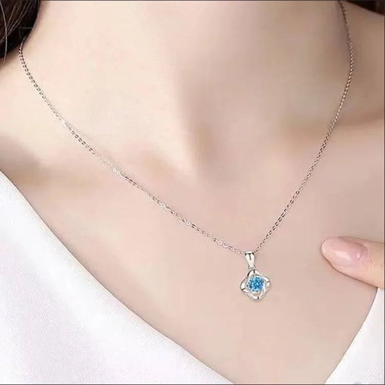 Lucky Four Leaf Clover Necklace for Women – Copper Inlaid Zircon Pendant | Valentine’s Day & Birthday Gift for Girlfriend | Foshkan.com